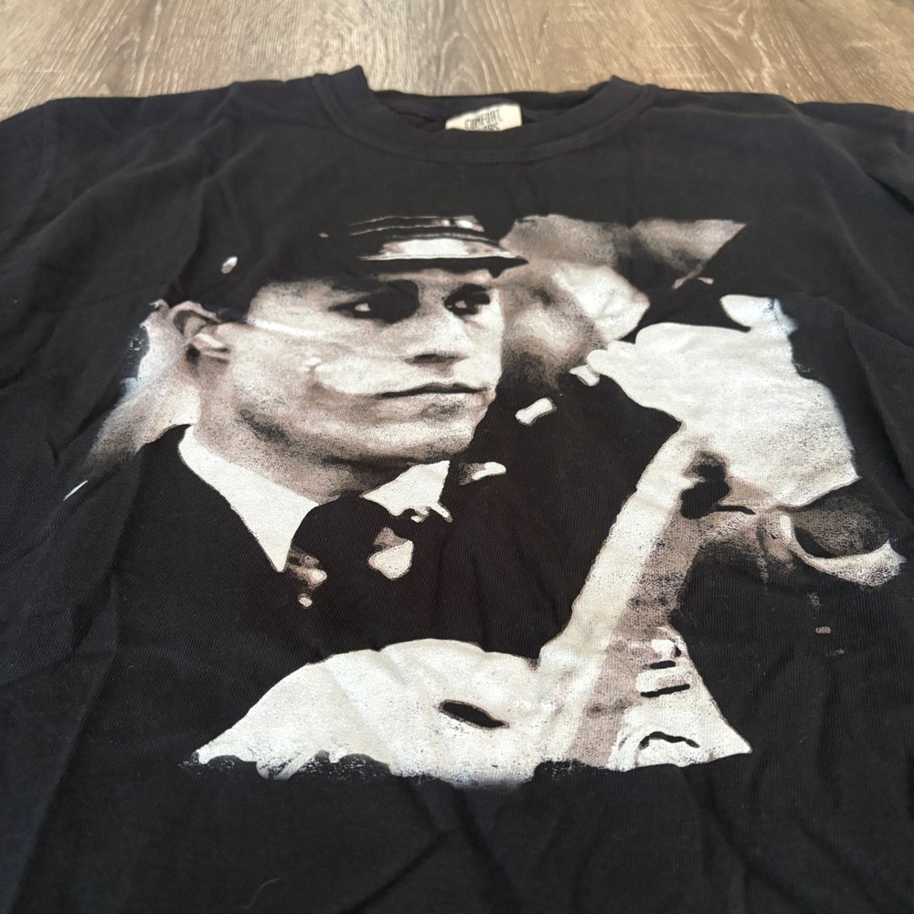 Heath Ledger Joker Dark Night RARE Batman Tee in Cop Uniform - Picture 2 of 9
